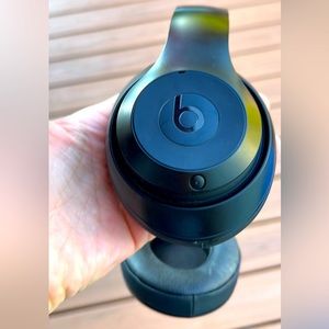 LIKE NEW BEATS by DRE noise canceling headphones